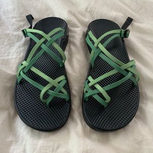 Chacos zong green slip on sport sandals